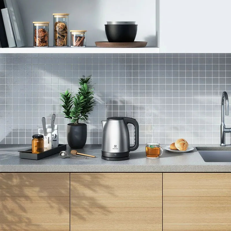 HERVIDOR ELECTROLUX ELECTRICO 1.8L EEK10